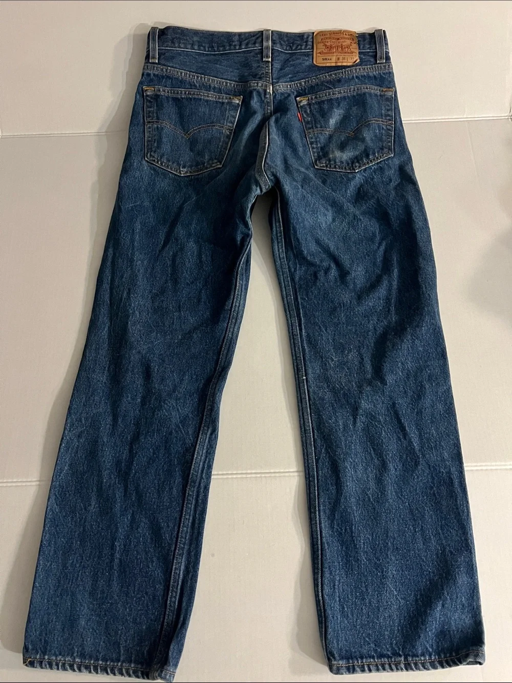 90's VINTAGE LEVI'S 501xx MADE IN USA STRAIGHT LEG DARK WASH BUTTON FLY JEANS
